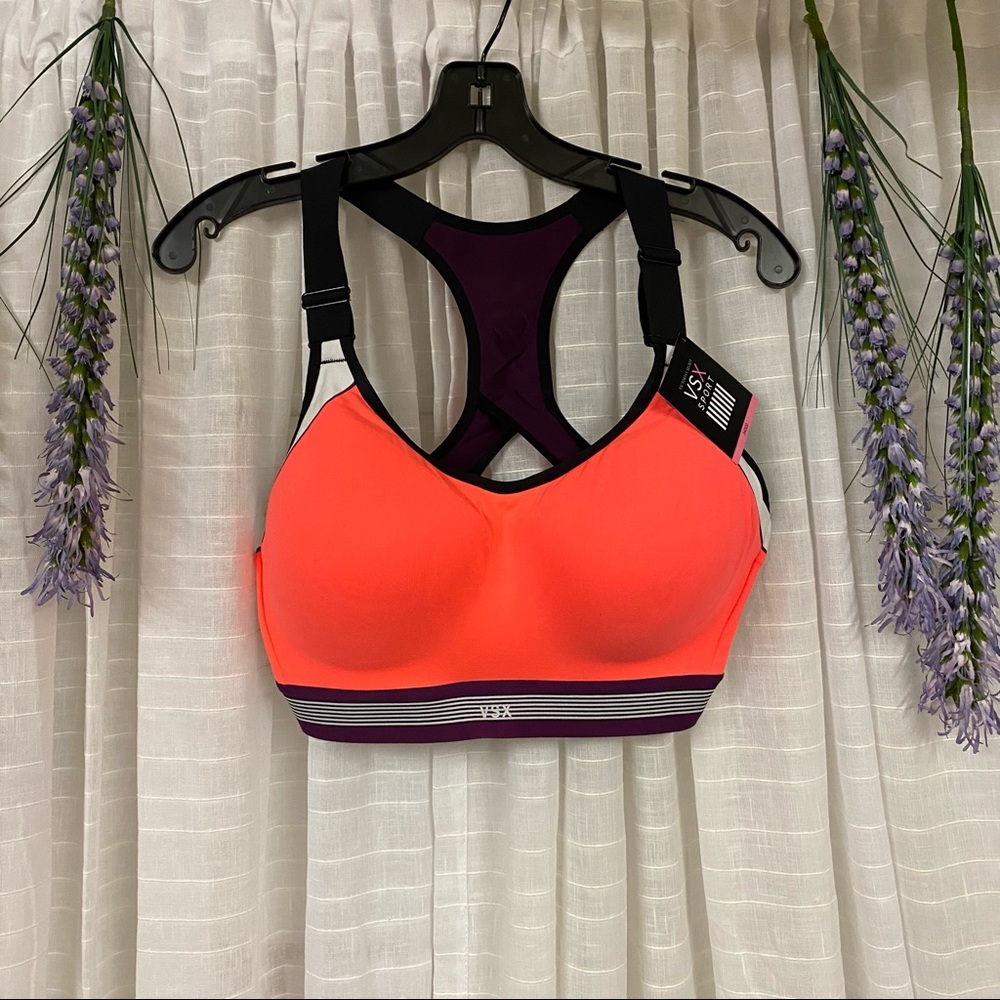 NWT Victoria’s Secret Sports Bra- 34DDD